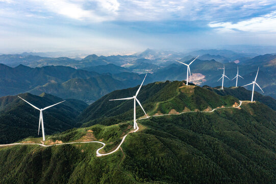 航拍湖南长沙宁乡古山峰风电场