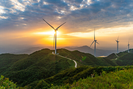 航拍湖南長(zhǎng)沙寧鄉(xiāng)古山峰風(fēng)電場(chǎng)