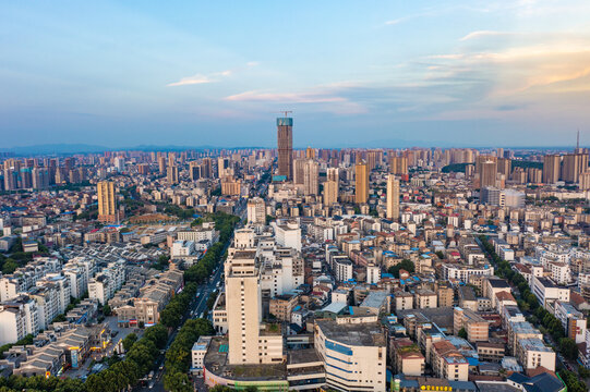 航拍湖南岳阳市城市景观