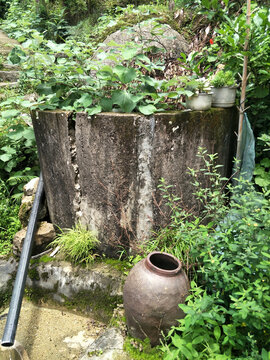 农村废弃水井
