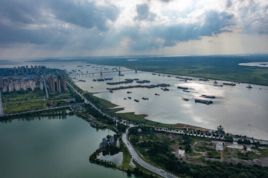 航拍湖南岳陽洞庭湖大橋