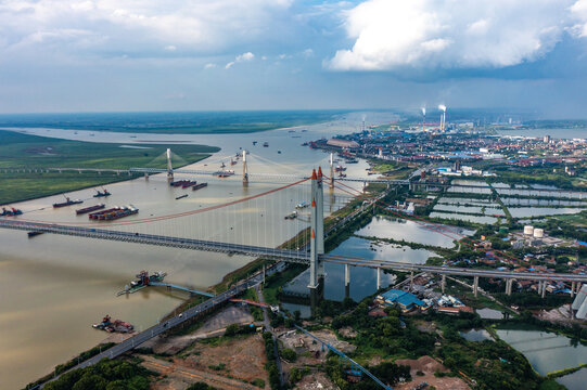 航拍湖南岳陽洞庭湖大橋