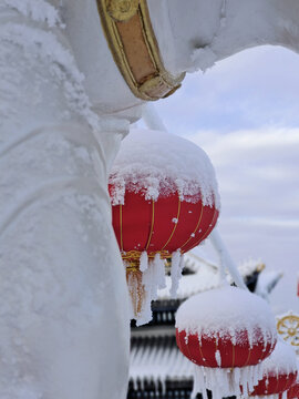 积雪红灯笼