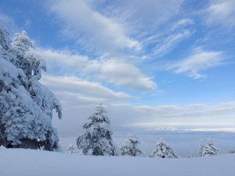 四川峨眉山雪山