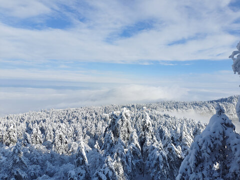 四川峨眉山雪山