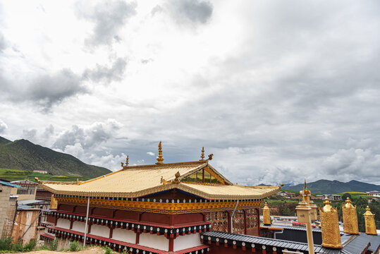 松赞林寺建筑风光