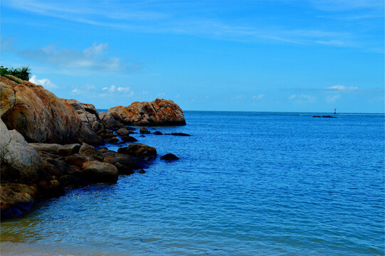 海南海滩礁石