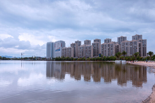 云南楚雄蓝天白云城市建筑