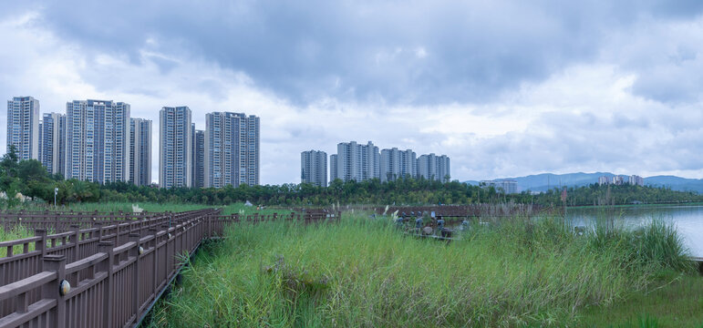 云南楚雄蓝天白云城市建筑