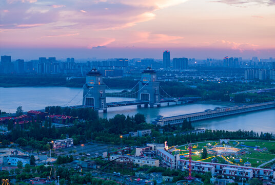 夕阳万福大桥烟火夜市航拍