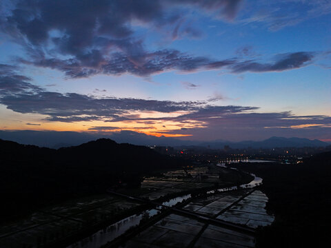 农村早晨天空