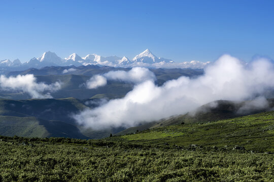 贡嘎雪山风光