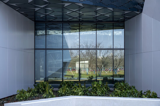 现代建筑大型落地玻璃窗