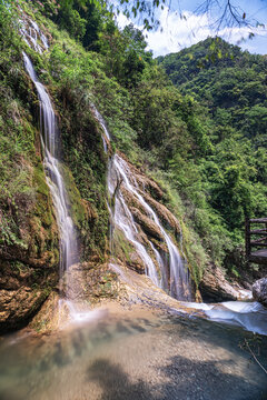 四川华蓥山天意谷瀑布自然风