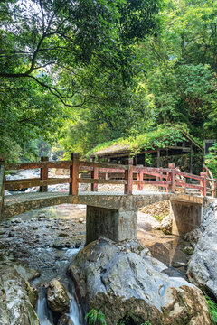 四川华蓥山天意谷瀑布自然风