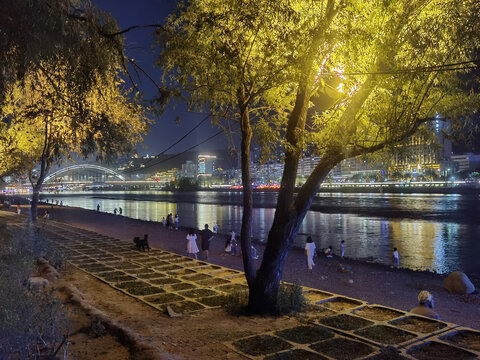 黄河边夜景