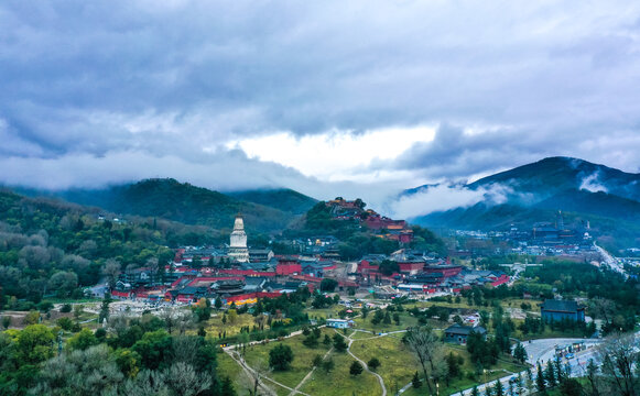 五台山台怀镇大蓝天古建寺庙