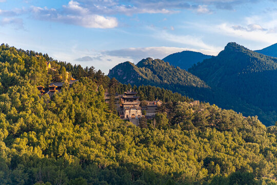 五台山南山寺蓝天白云古建寺庙