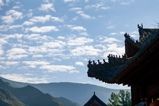 五台山古文殊寺蓝天白云古建