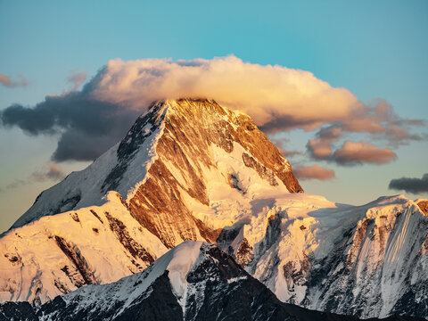 贡嘎山