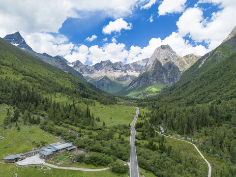 四姑娘山川西雪山森林自然风光