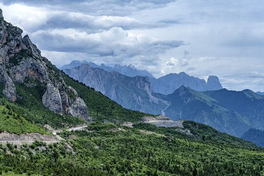 扎尕那洛克之路山峰