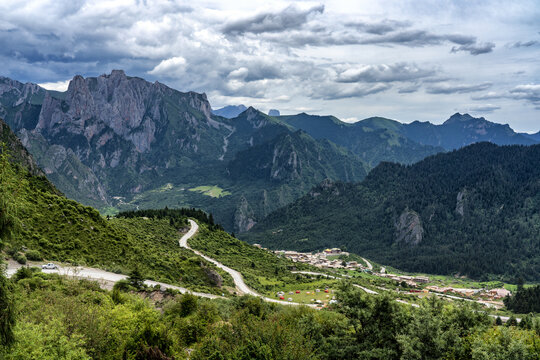 扎尕那洛克之路山峰