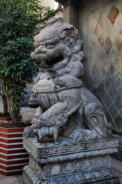 中式建筑石狮子