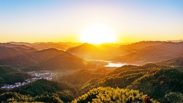 霍山縣屋脊山日出