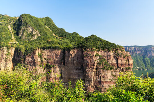 太行山红色崖壁