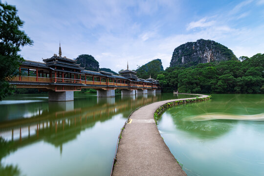 广西柳州龙潭公园风雨桥