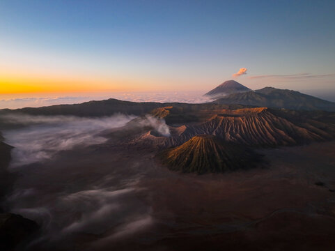 印度尼西亚火山日出