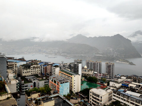 雨后大雾