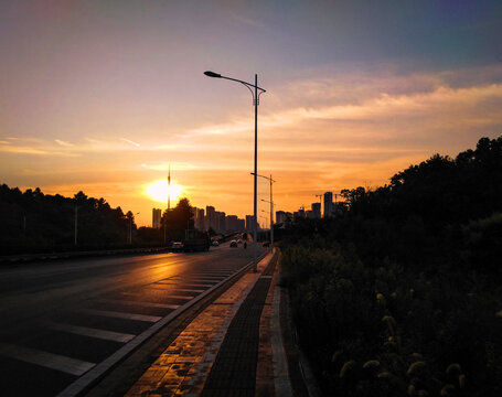 城市夕阳