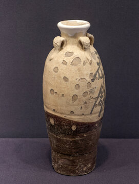 宋代白褐釉瓷瓶