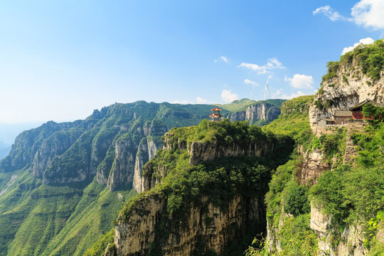 蓝天下的太行山