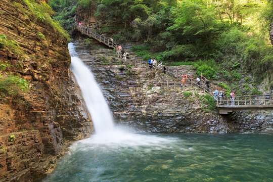 河南林州太行山峡谷桃花谷瀑布