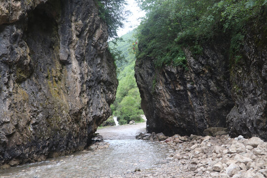 雪山石门