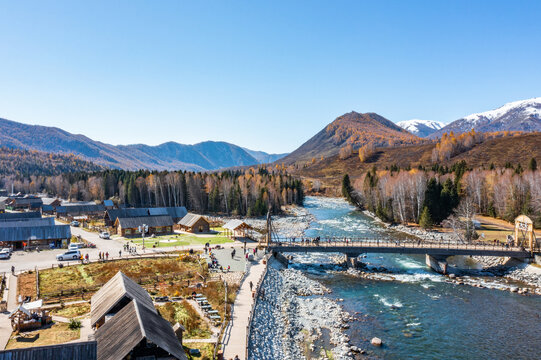 航拍新疆喀纳斯风景区禾木村庄