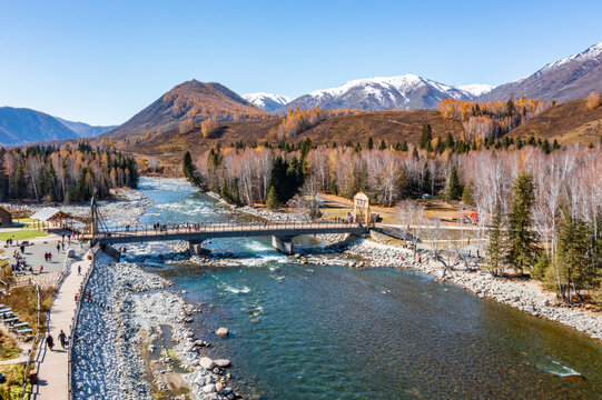 航拍新疆喀纳斯风景区禾木村庄