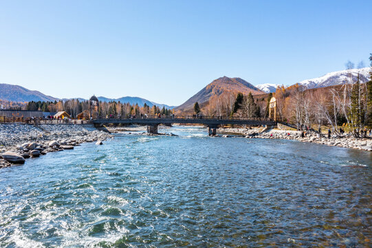 航拍新疆喀纳斯风景区禾木村庄