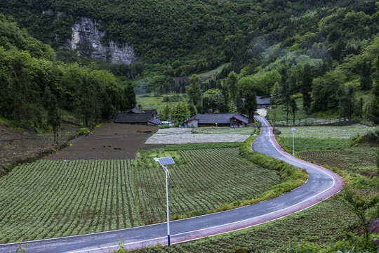 大瓦山小村庄