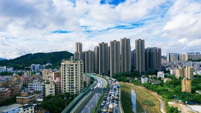 深圳龙岗建筑高楼丹平快速2