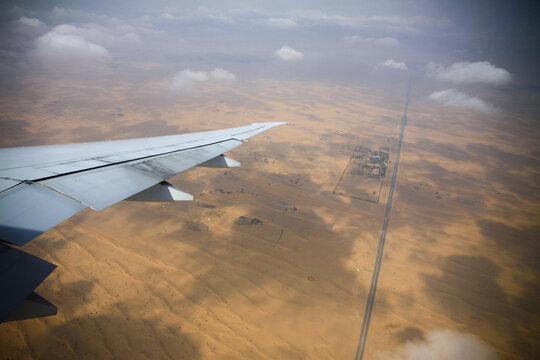 飞机外沙漠风景