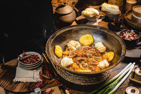 东北铁锅炖柴火鸡地锅鸡