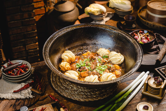 东北铁锅炖柴火鸡地锅鸡