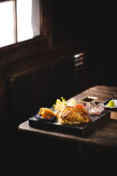 日本小木屋里的惠林顿三文鱼