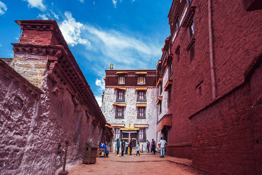 西藏布达拉宫建筑一角