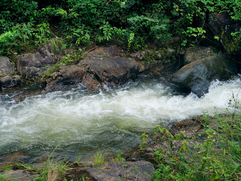 山涧流水