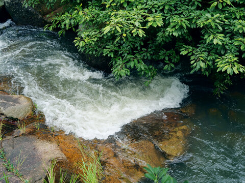 山涧流水